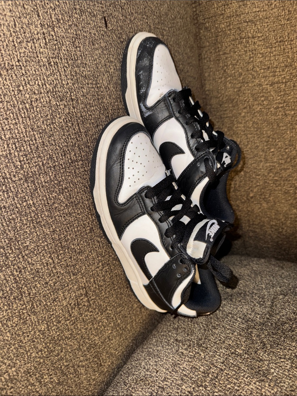 Nike boys Black and White Low-Top Sneakers